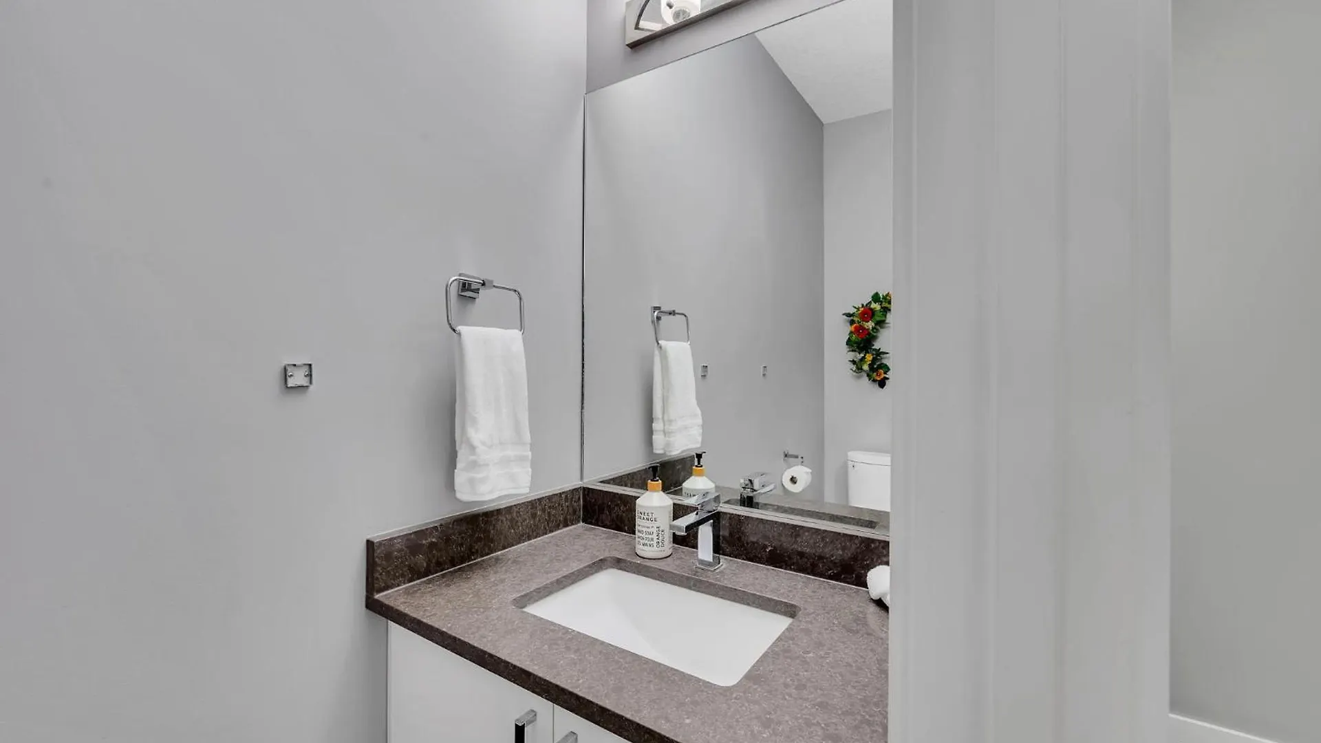 Luxury Family Vacation Rental In Laurel Edmonton Kanada